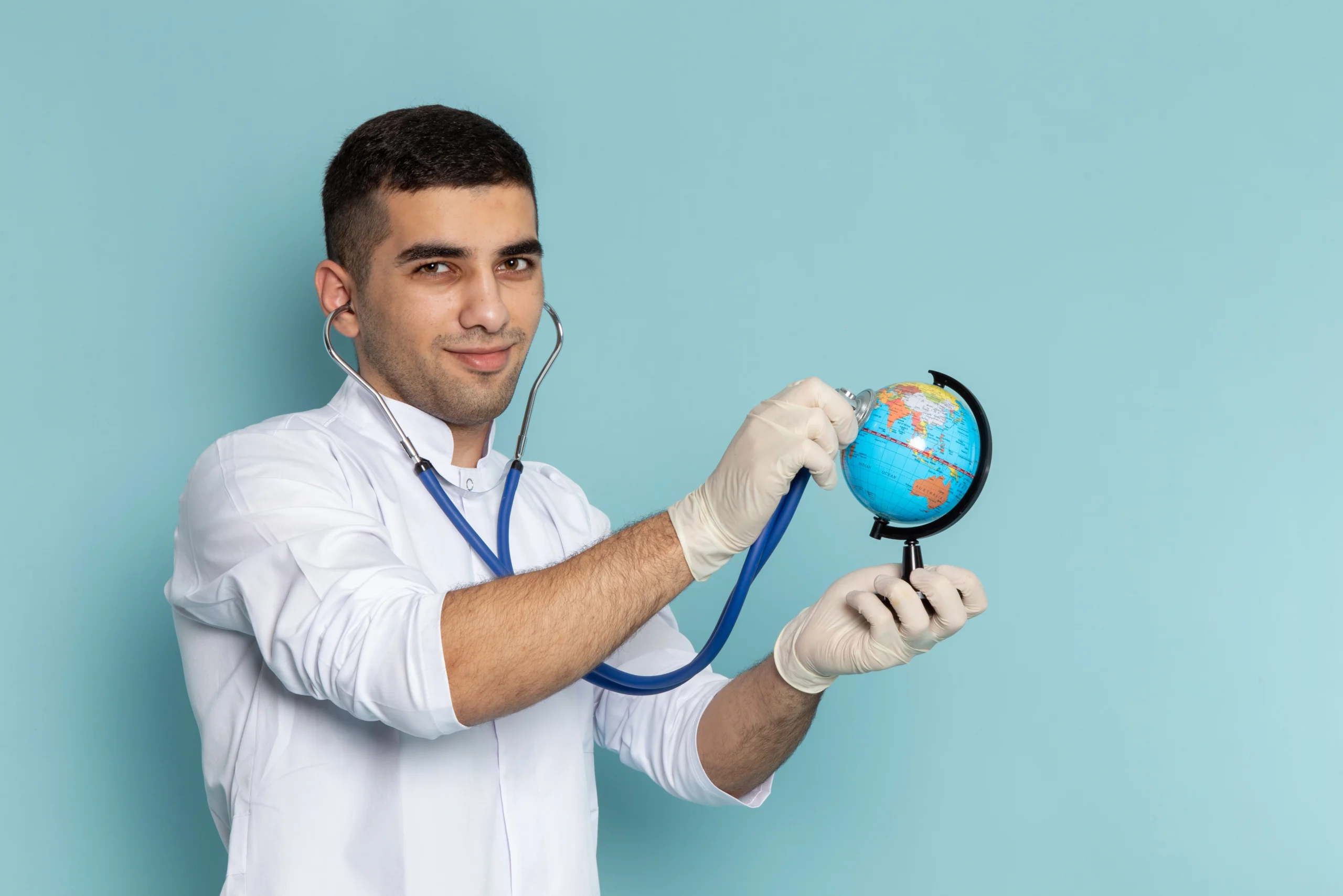 تأمين السفر الطبي: حماية صحية شاملة لضمان راحتك أثناء الرحلات 2 تأمين السفر الطبي